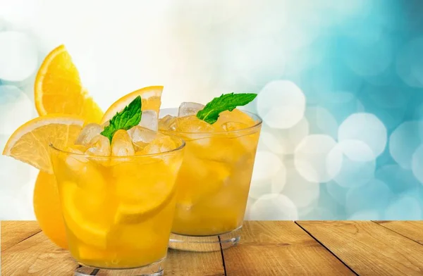 Glasses with cocktails with lemon — Stock Photo, Image