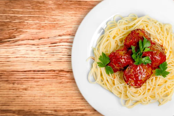 Spagetti makarna domates ile