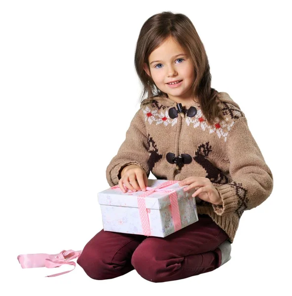 Kleines Mädchen mit Geschenkbox — Stockfoto