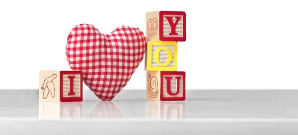 情人节背景红色的心和立方体 — 图库照片