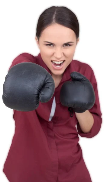 Жінка з чорними боксерськими рукавицями — стокове фото
