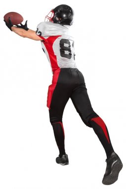 Beyaz arka plan üzerinde izole Amerikan futbolu oyuncusu