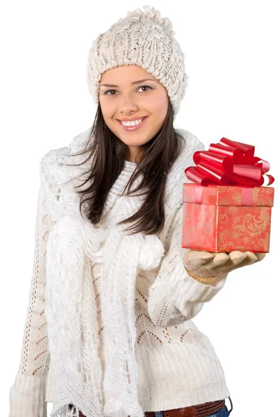 Mooie vrouw met kerst gift — Stockfoto