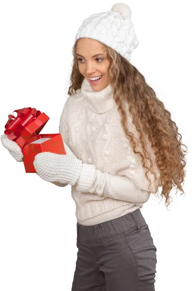 Mooie vrouw met kerst gift — Stockfoto