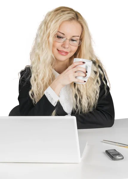 Femme mignonne avec ordinateur portable — Photo