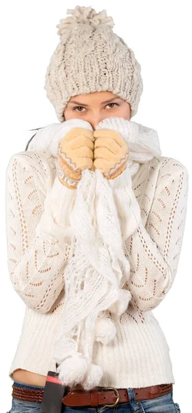 Junge Frau in Winterkleidung — Stockfoto