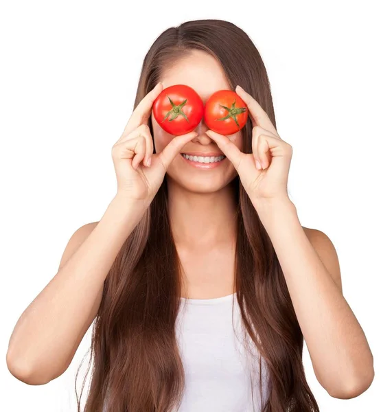 Kadın kapsayan gözleri domates ile — Stok fotoğraf