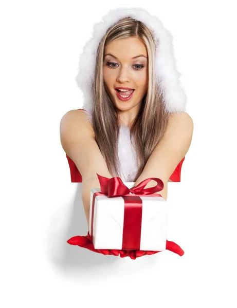 Mulher bonita com presente de Natal — Fotografia de Stock