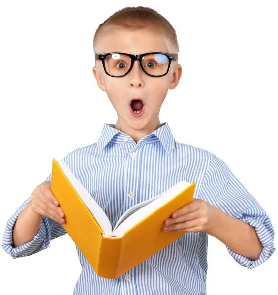 Niño Sorprendido Leyendo Libro Amarillo Aislado Sobre Fondo Blanco —  Fotos de Stock