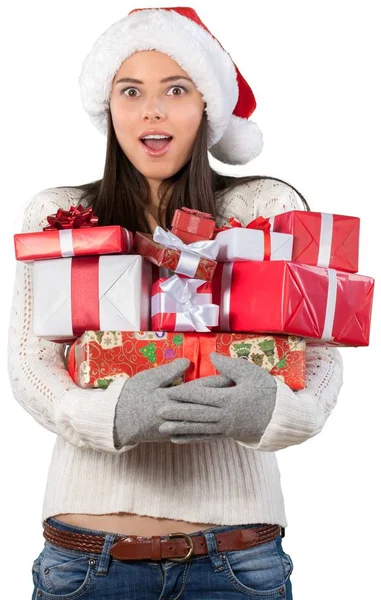 Vrouw in kerstmuts met geschenken — Stockfoto