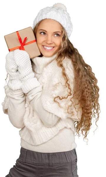 Hermosa mujer con regalo de Navidad — Foto de Stock