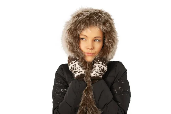 Junge Frau in Winterkleidung — Stockfoto