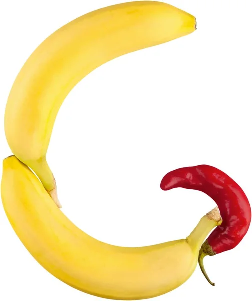 Verse rijpe bananen met rode peper — Stockfoto