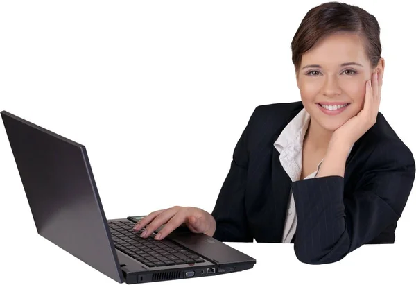 Joven mujer de negocios usando portátil —  Fotos de Stock