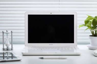 Boş ekranlı dizüstü bilgisayar