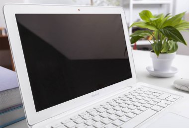 Boş ekranlı dizüstü bilgisayar