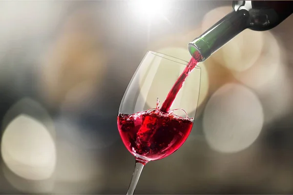 Red wine pouring in glass — Stock Photo, Image