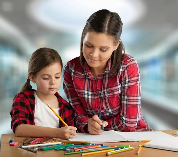 Young Mother Her Daughter Painting Together Happy Family — Stock Photo, Image