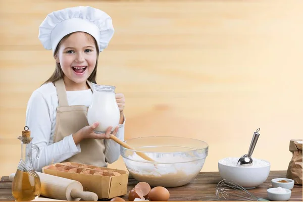 Meisje Koken Met Deeg Geïsoleerd Achtergrond — Stockfoto