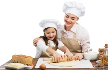 kız ve annesi birlikte pişirme 