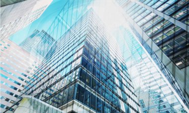 Modern ofis binaları, güneşli bir gün 