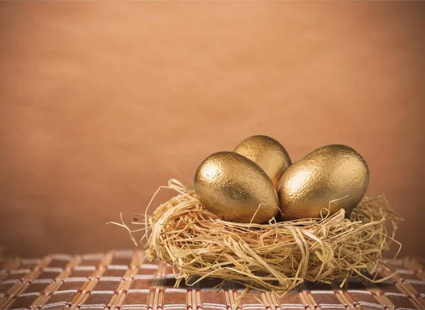 Χρυσά Πασχαλινά Αυγά Που Απομονώνονται Φόντο — Φωτογραφία Αρχείου
