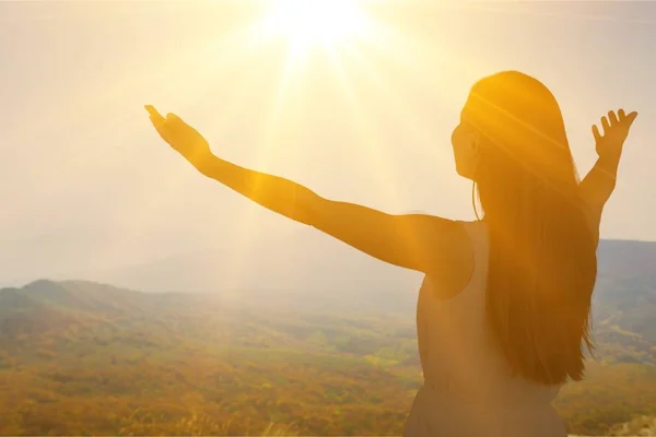 Silueta Mujer Joven Puesta Del Sol — Foto de Stock