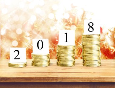 Altın sikke üzerinde izole arka plan yığını 