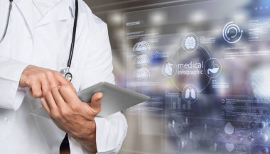 Doktor dijital tablet, yakın çekim görünümü kullanma