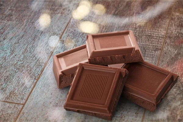 Kousky Lahodné Čokolády Dřevěné Pozadí — Stock fotografie