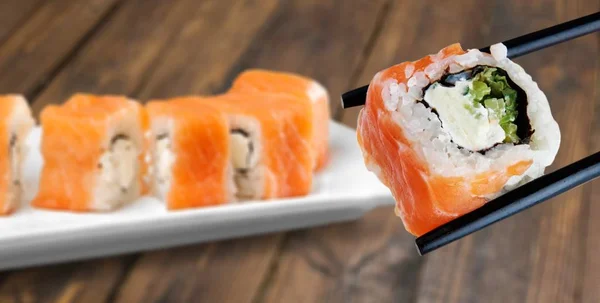 Sushi Rolka Hůlkami Detailní Zobrazení — Stock fotografie
