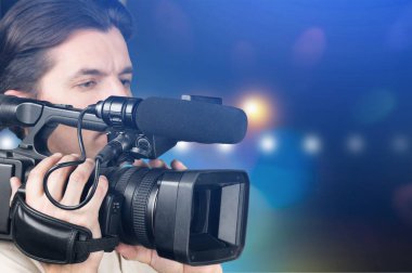 Kameraman fotoğraf makinesi ile çalışma  