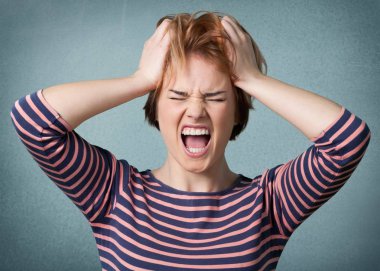 kızgın depresif kadın çığlığı