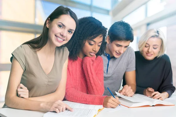 Estudiantes Escribiendo Notas Aisladas Segundo Plano — Foto de Stock