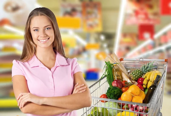 Apto Jovem Mulher Com Alimentos Frescos — Fotografia de Stock