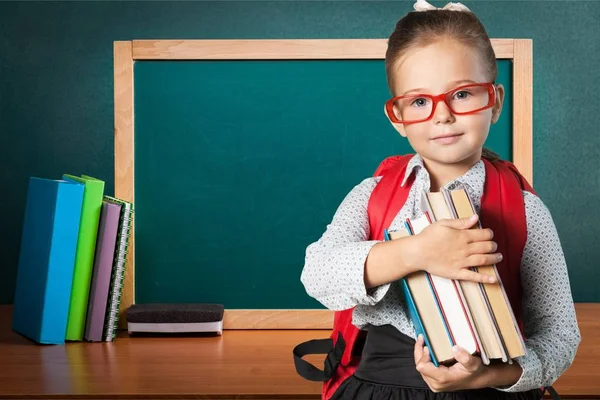 Malá školačka s knihami — Stock fotografie