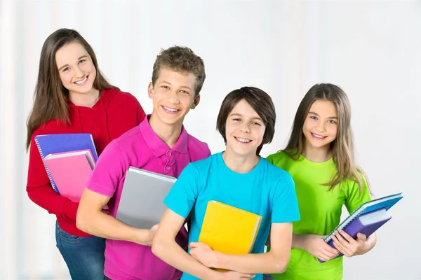 Grupo de estudantes com livros — Fotografia de Stock