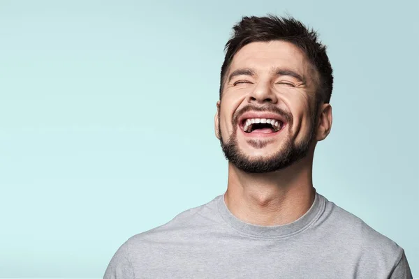 Ridere giovane uomo — Foto Stock