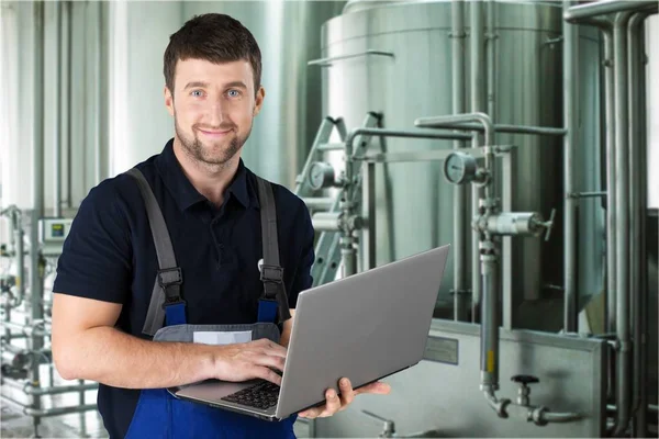 Homem Bonito Confiante Usando Laptop Segundo Plano — Fotografia de Stock