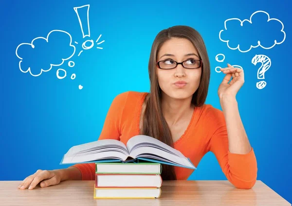 Mujer con un montón de libros — Foto de Stock