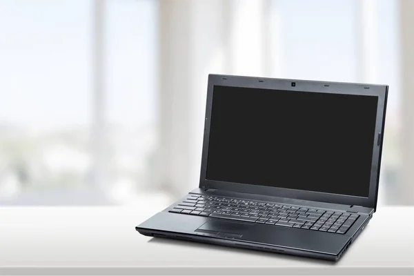 Laptop z pustym ekranem — Zdjęcie stockowe