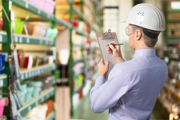 Hombre Negocios Seguro Casco Blanco Sobre Fondo Borroso — Foto de Stock