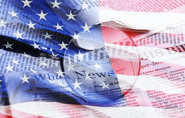 Αμερικανική Σημαία Στοιβάζονται Εφημερίδες Και Γυάλινη Σφαίρα — Φωτογραφία Αρχείου