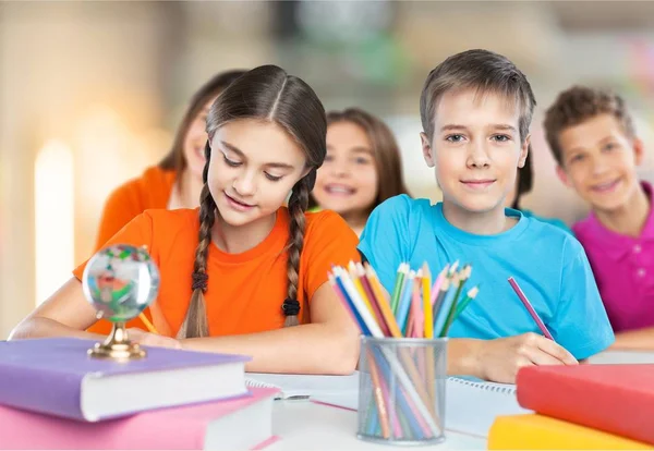 Grupo de crianças da escola — Fotografia de Stock