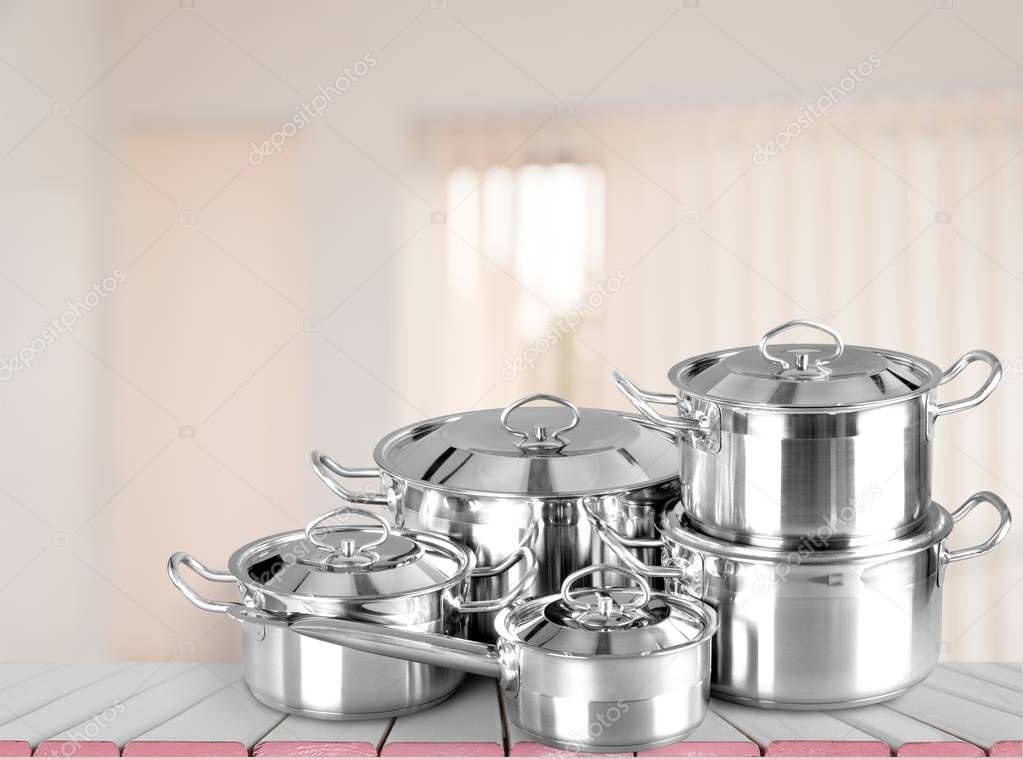 Collection of aluminum pans 