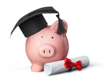 Mezuniyet şapka ve diploma ile Piggy banka 
