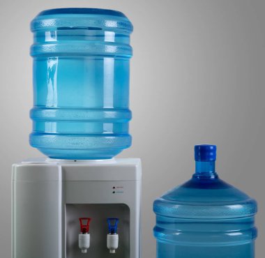 Sağlıklı soğuk su saf şeffaf plastik şişe