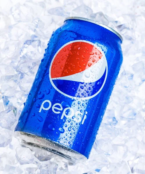Pepsi Can izole