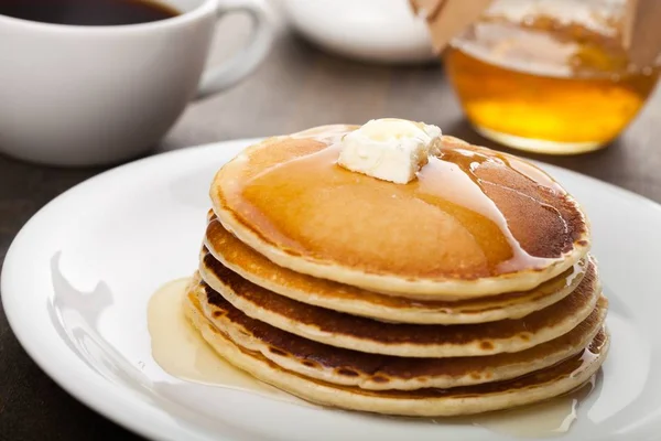 Lekkere pannenkoeken met siryp — Stockfoto