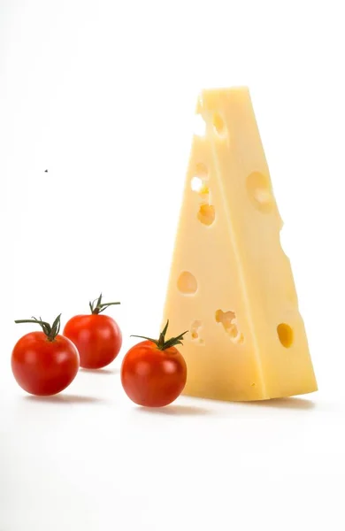 Kus sýra na bílém pozadí — Stock fotografie